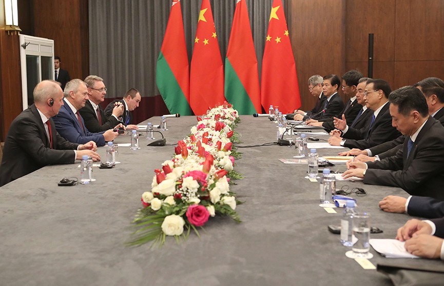 Премьер-министр Беларуси провёл переговоры со своим коллегой из Китая Ли Кэцяном