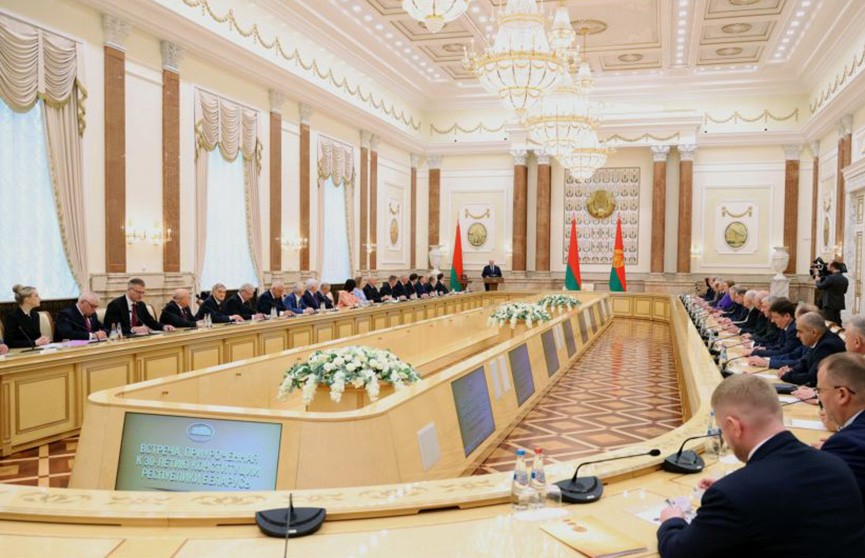 А.Лукашенко поблагодарил народ Беларуси за поддержку в критический для страны период