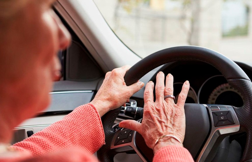 Лайфхак для пенсионеров: пожилые британцы неординарно отделались от наказания за превышение скорости
