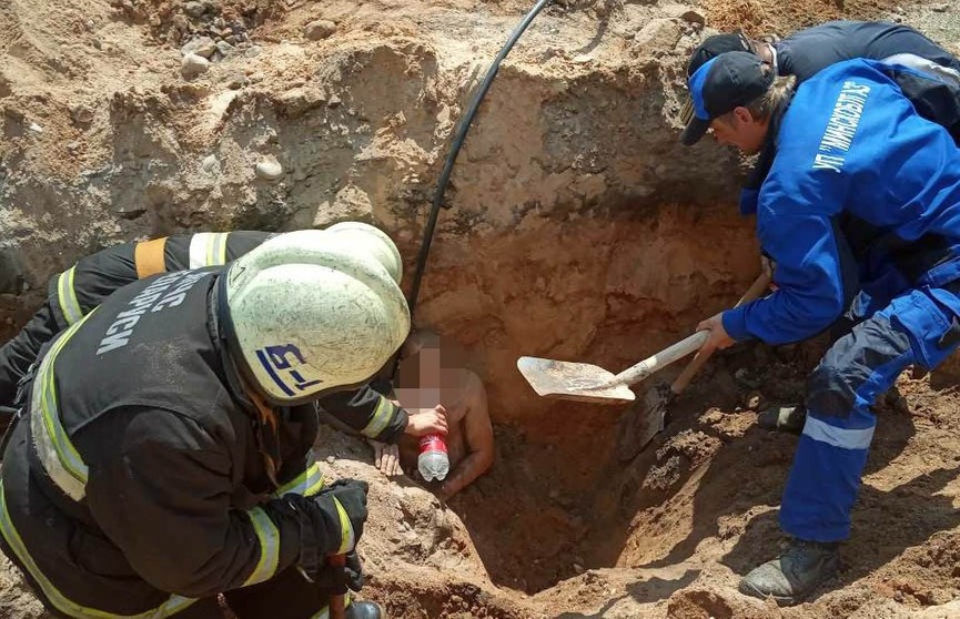 Мужчину завалило землёй при прокладке трубопровода в Жодино