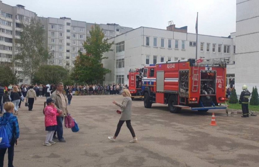 Более 600 человек эвакуированы из минской школы