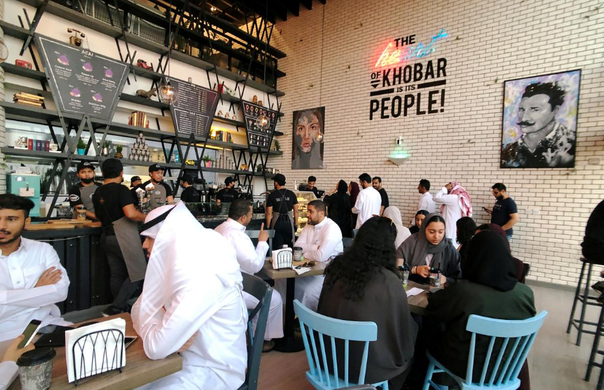 Женщинам в Саудовской Аравии разрешили заходить в рестораны вместе с мужчинами