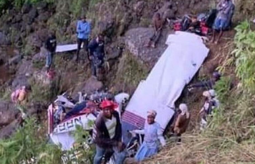 Шесть человек погибли при крушении самолета на Гаити