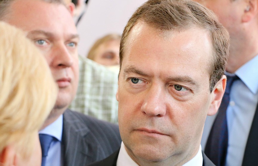 Медведев ответил на то, что Байден передал «привет» Ким Чен Ыну: «Трудно ему»