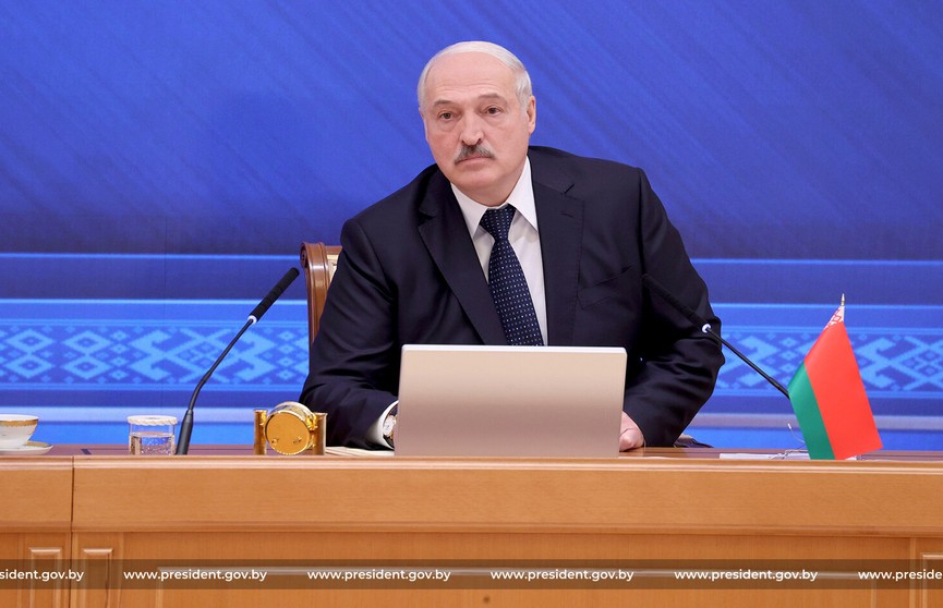 Лукашенко: сегодня мир охвачен событиями, которые требуют своевременного разъяснения позиции государства