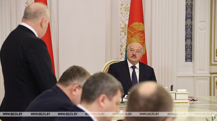 Лукашенко: нас будут накачивать дополнительными санкциями