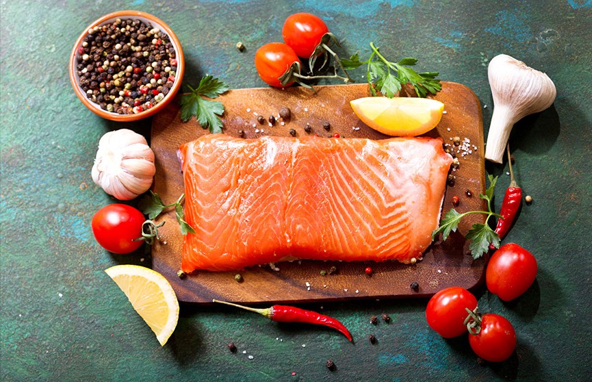 Чеснок, рыба и не только: названы продукты, которые нужно есть, чтобы не заболеть раком