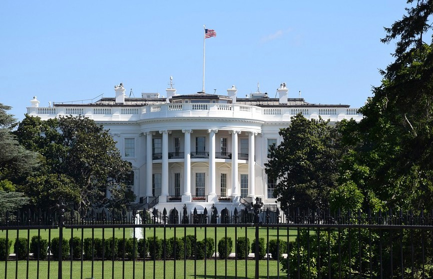 В Белом доме опровергли связь санкций против Ирана с крушением вертолета Раиси