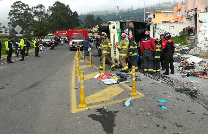 Авария с участием автобуса произошла в Эквадоре, есть жертвы