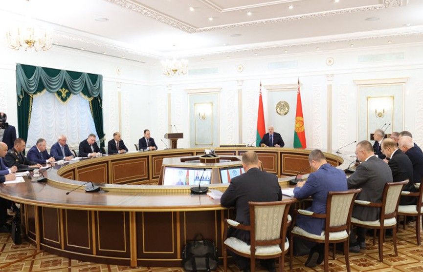 Александр Лукашенко провел селекторное совещание по уборочной кампании