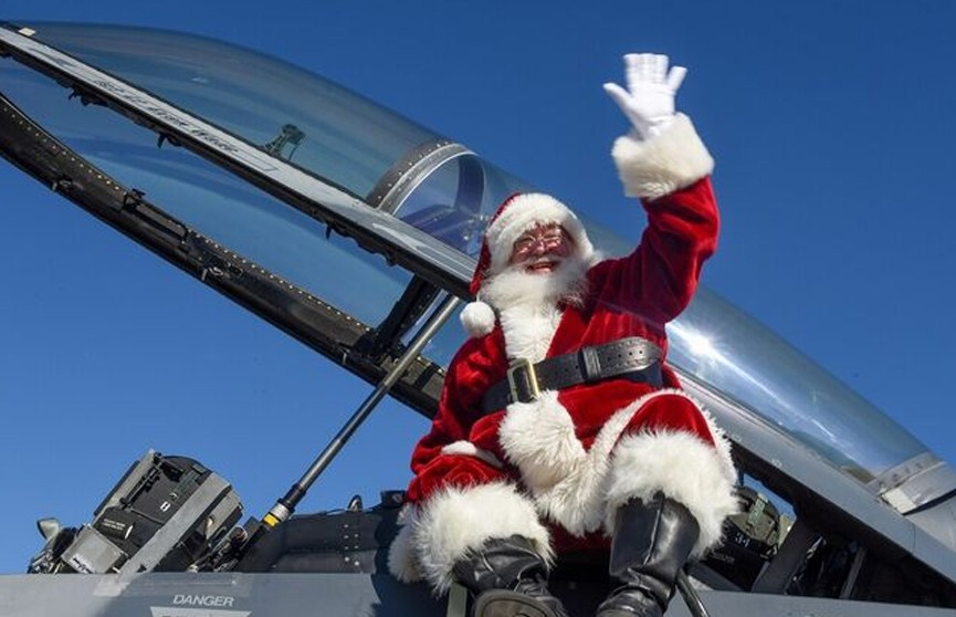 Власти США официально разрешили Санта-Клаусу летать в космос