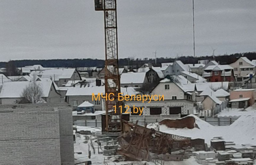 В Могилевском районе опрокинулся 23-метровый башенный кран