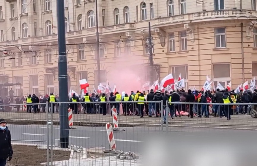 Масштабная акция протеста аграриев проходит в Польше: они выступают против высоких цен на удобрения, низкой закупочной стоимости