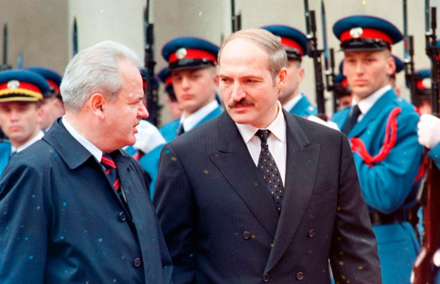 14 апреля 1999 года Александр Лукашенко посетил пылающую Югославию