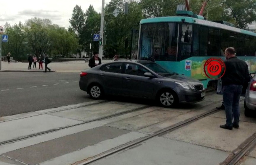 ДТП в Минске: водитель «Киа» не заметила трамвай и начала разворот (ВИДЕО)