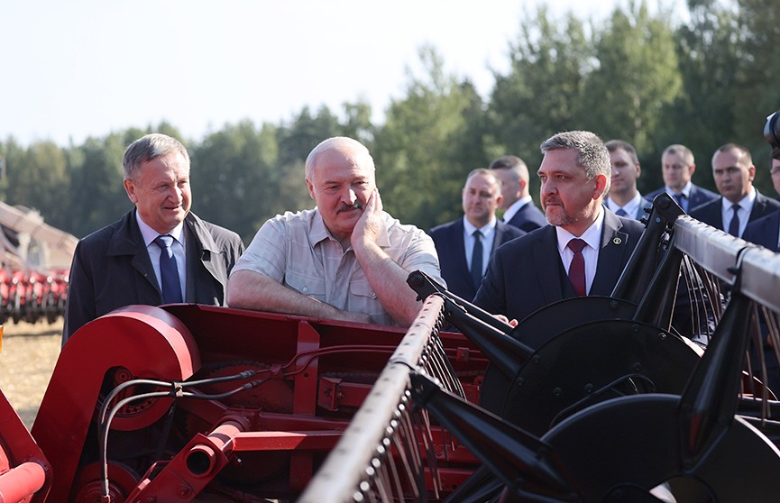 Лукашенко: Я мечтал о том, что мы начнем делать свои комбайны. Мечта сбылась