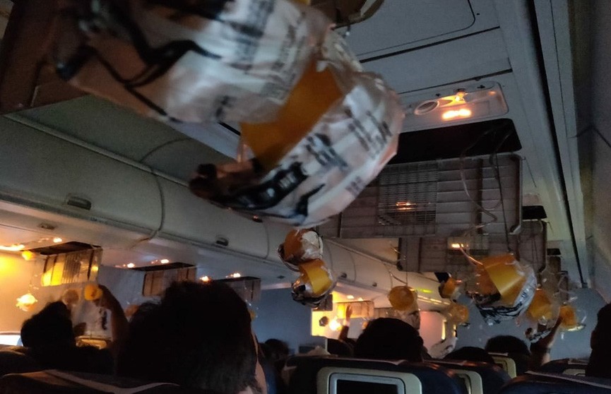 В Индии пилоты самолёта забыли включить регулятор давления в салоне: у пассажиров шла кровь из ушей и носа