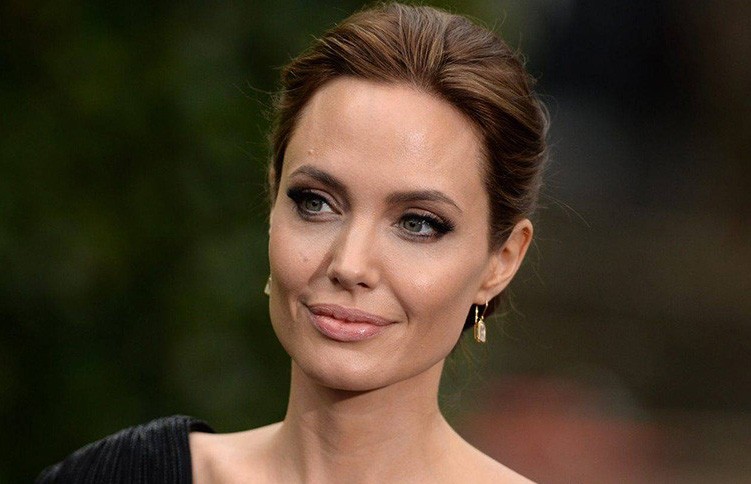 Анджелина Джоли призналась, что у нее был паралич после развода с Брэдом Питтом
