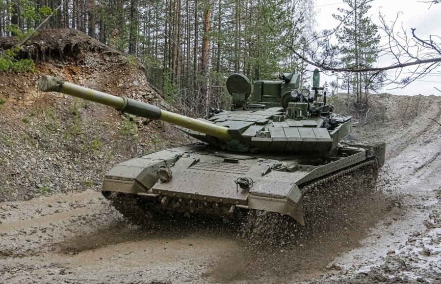 Российская армия получила очередные эшелоны современных танков от Уралвагонзавода