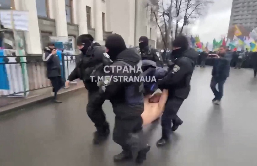 В Киеве массовые протесты предпринимателей переросли в столкновения с полицией
