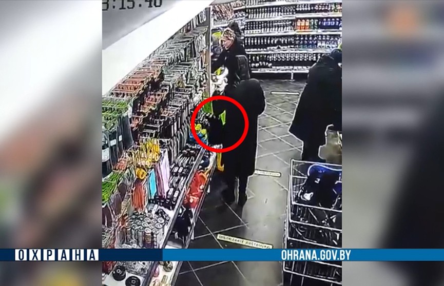 Даже записи с камер не убедили её: 61-летняя минчанка отрицала, что украла сумку в магазине