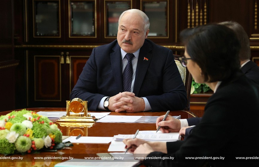 Лукашенко призвал запретить строить дворцы в здравоохранении и образовании