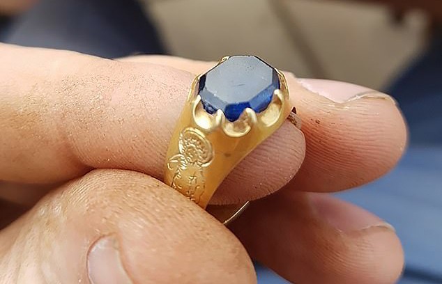 Золотое кольцо времен Робин Гуда нашли в Шервудском лесу в Великобритании