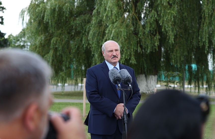 Лукашенко: Беларусь будет покупать нефть и газ там, где ей это удобно