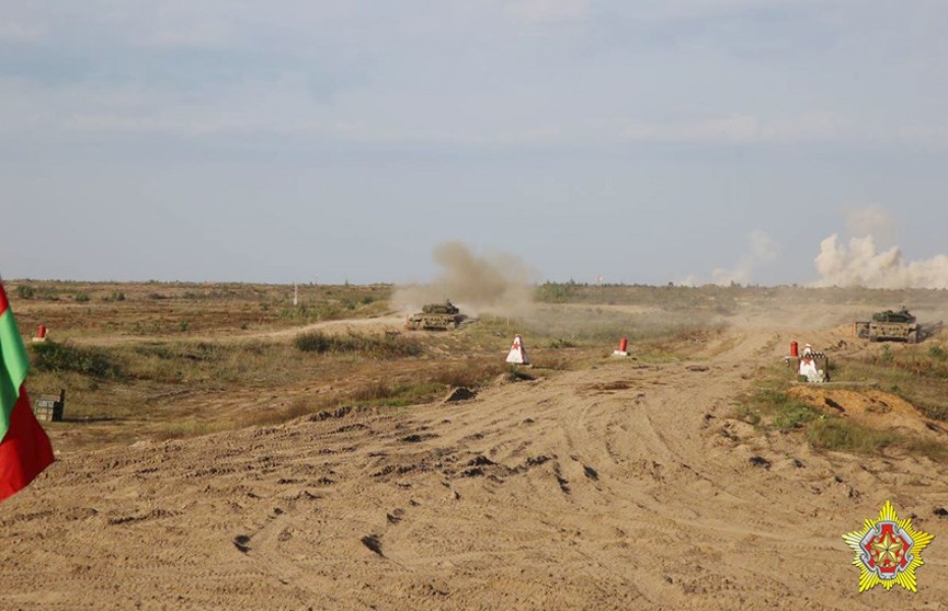 Белорусские военные выполнили на полигоне Обуз-Лесновский упражнения контрольных стрельб из вооружения танка Т-72Б