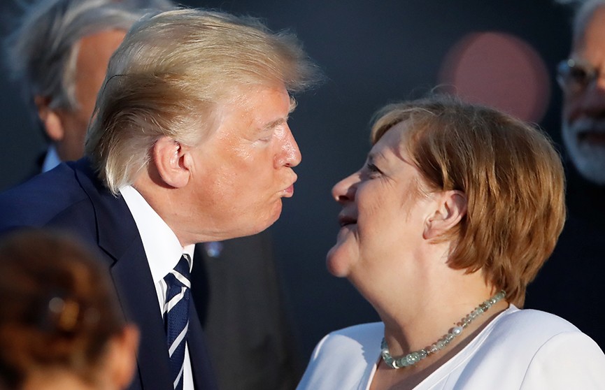 Поцелуи, нежность и ревность на саммите G7: фотоподборка