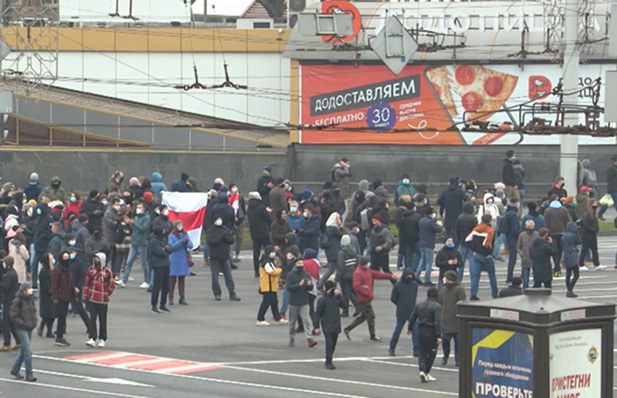 Беспорядки выходного дня в Минске: потеряли в численности, но радикализировались