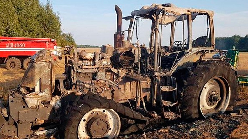 Трактор сгорел в Ивьевском районе