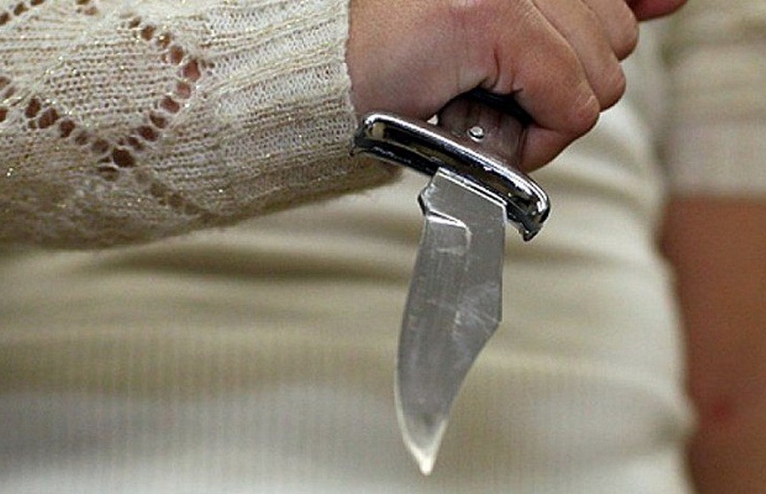 В Столинском районе внучка напала на бабушку с ножом