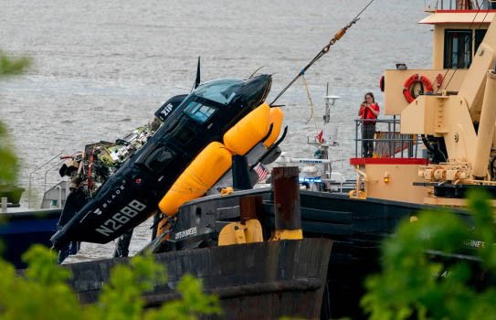 Вертолёт упал в реку Гудзон в Нью-Йорке