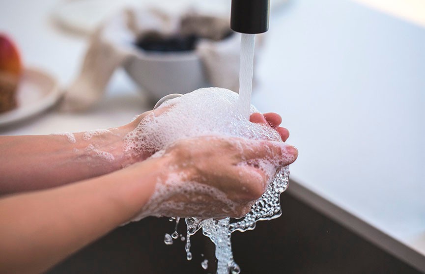 Видео с правильной техникой мытья рук набирает популярность в соцсетях