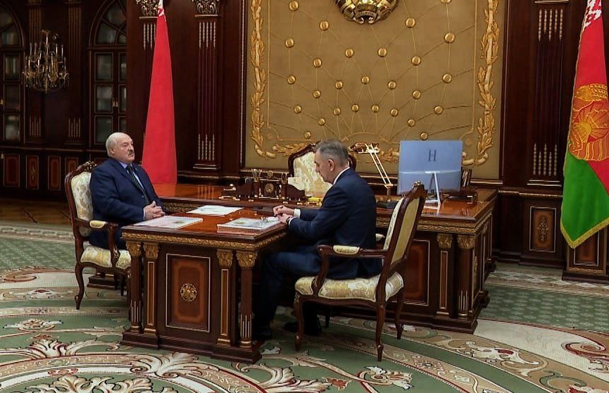 Глава государства принял с докладом управляющего делами Президента Юрия Назарова