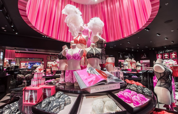 Основатель Victoria's Secret намеревается продать бренд