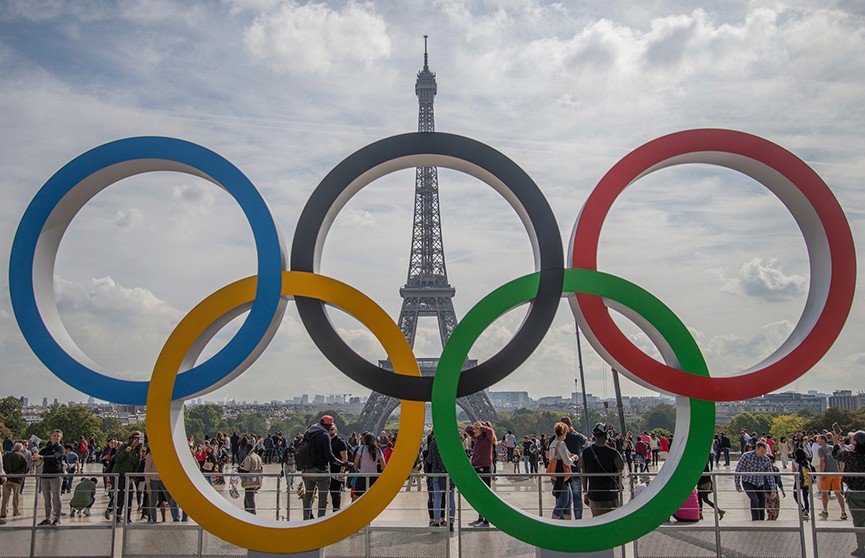 Мэр Парижа искупалась в Сене перед Олимпийскими играми