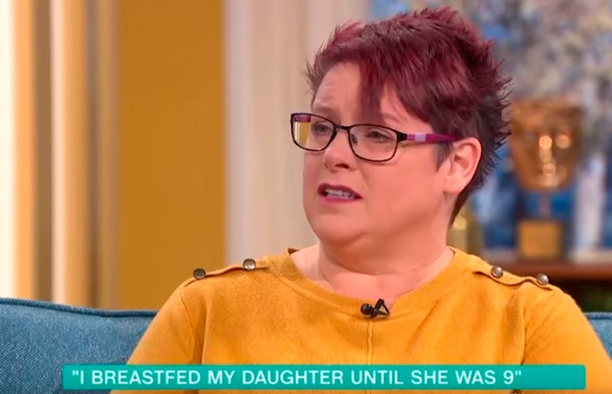 Британка кормила дочь грудью до девяти лет: её назвали сумасшедшей