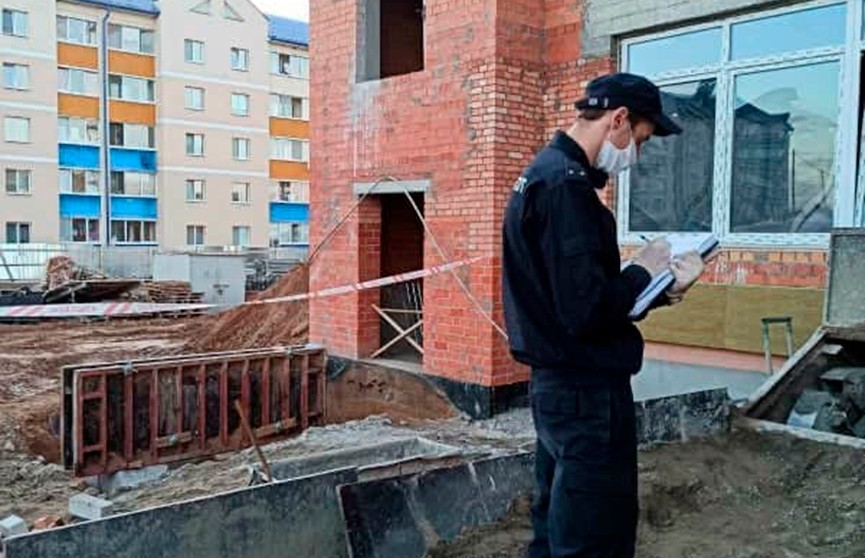 Рабочий получил смертельную травму на стройке в Минском районе
