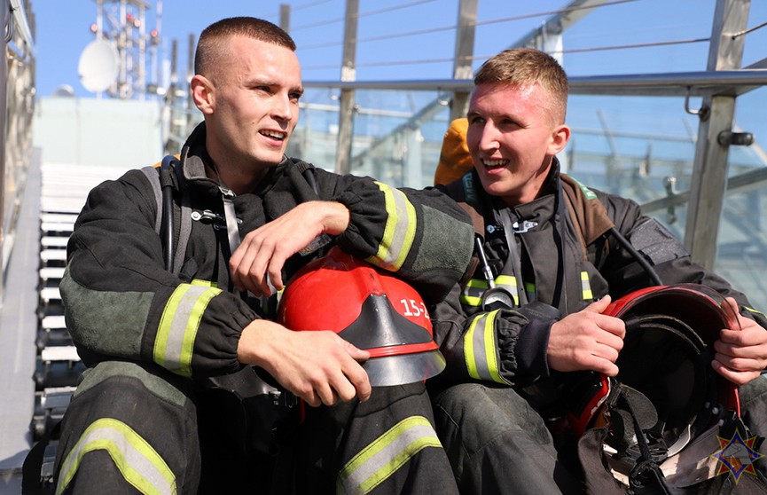 МЧС проводит областные соревнования спасателей при работе на высоте