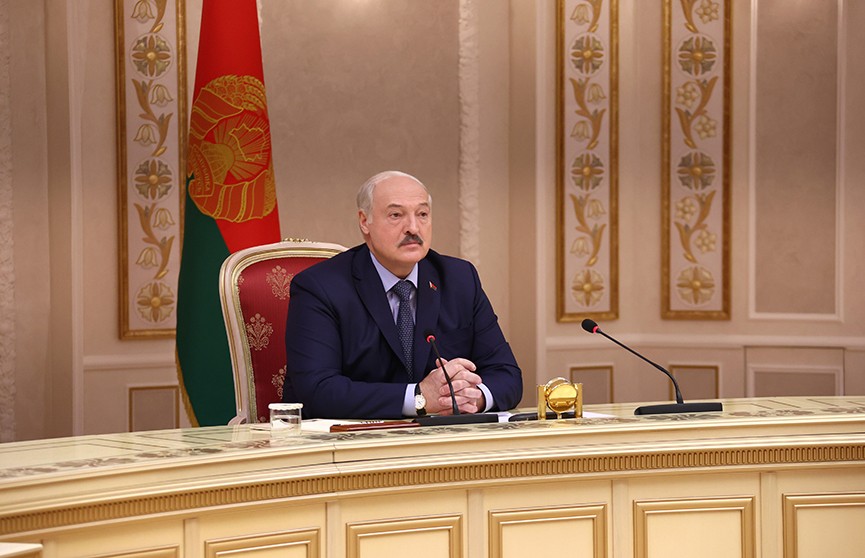 Лукашенко: Двери для вас открыты. Будем оказывать помощь и учиться у вас тому, чего нет у нас. Встреча с главой Калмыкии