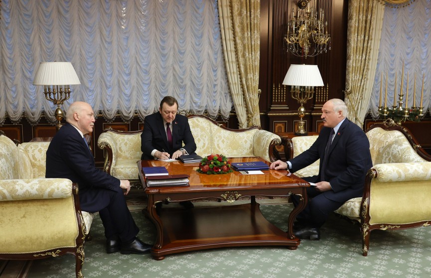 Лукашенко и Мезенцев обсудили, как в 2023 году будет развиваться Союзное государство