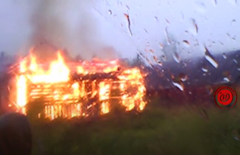 Во время грозы загорелись два дома в Городокском районе. В разных населённых пунктах