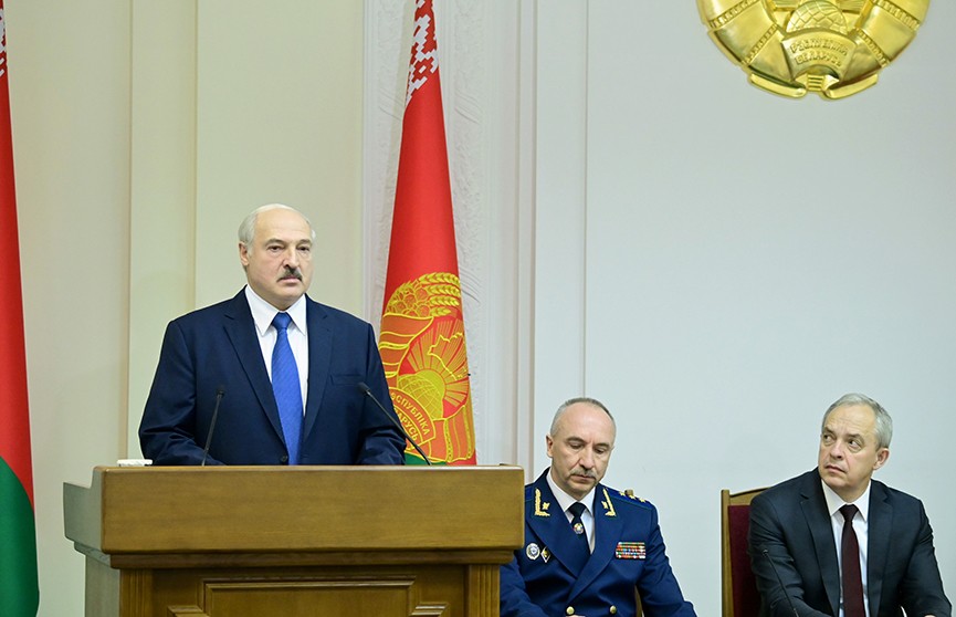 Лукашенко: Рано или поздно власть возьмут другие, но возьмут по закону, не под давлением улицы