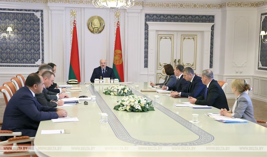 Лукашенко провел совещание о противодействии санкционным мерам