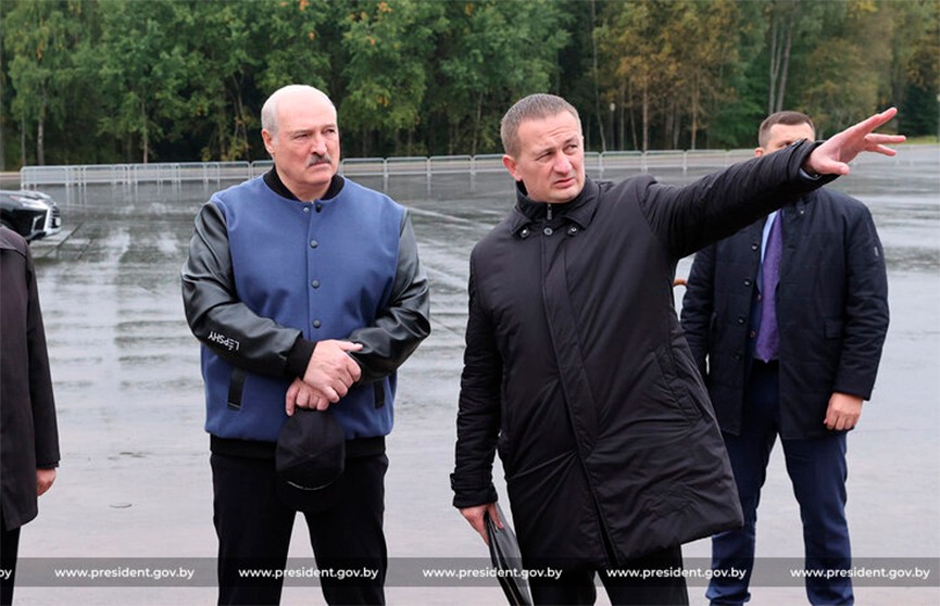 «Все должно быть надежно, для людей»: Лукашенко проинспектировал ход реконструкции мемориального комплекса в Хатыни