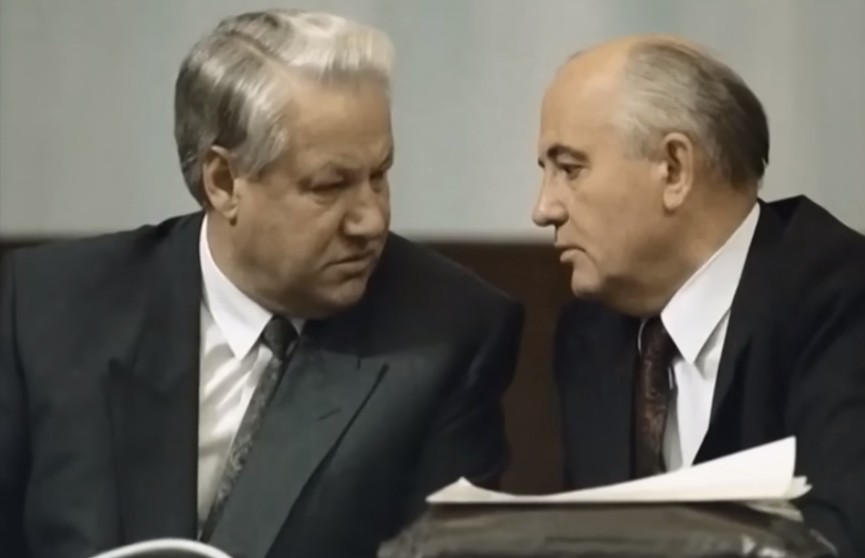 Андрей Фурсов: Горбачев и Ельцин разоружали Россию намеренно