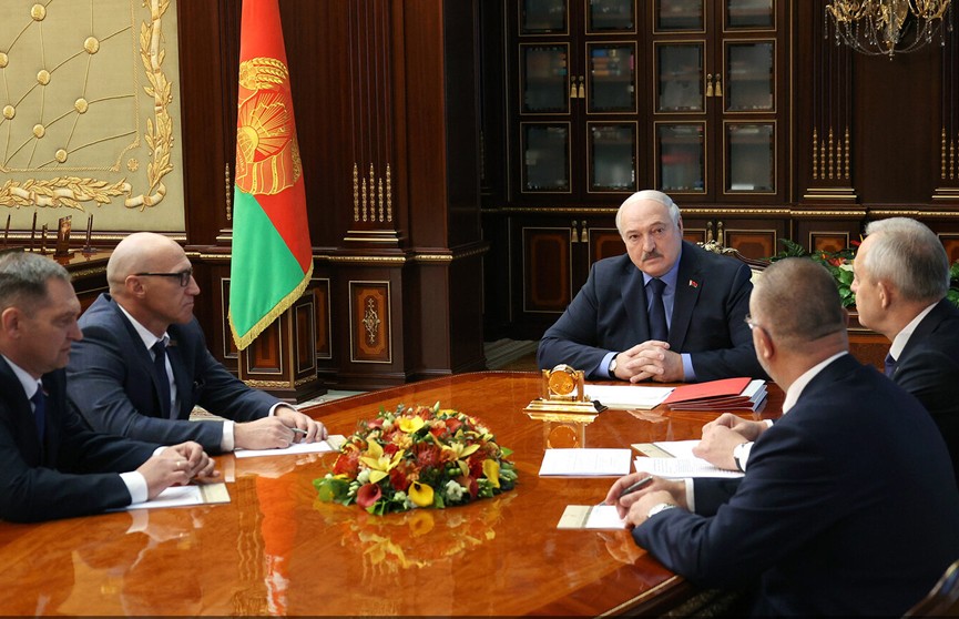 Лукашенко рассмотрел кадровые вопросы: назначены министры, помощник в Витебске и руководство ключевых предприятий