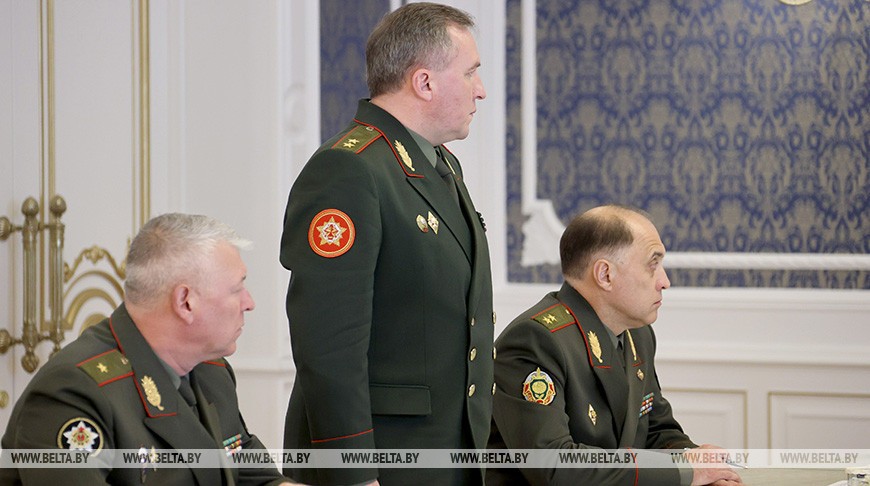 Лукашенко поручил военным не допустить войны на территории Беларуси